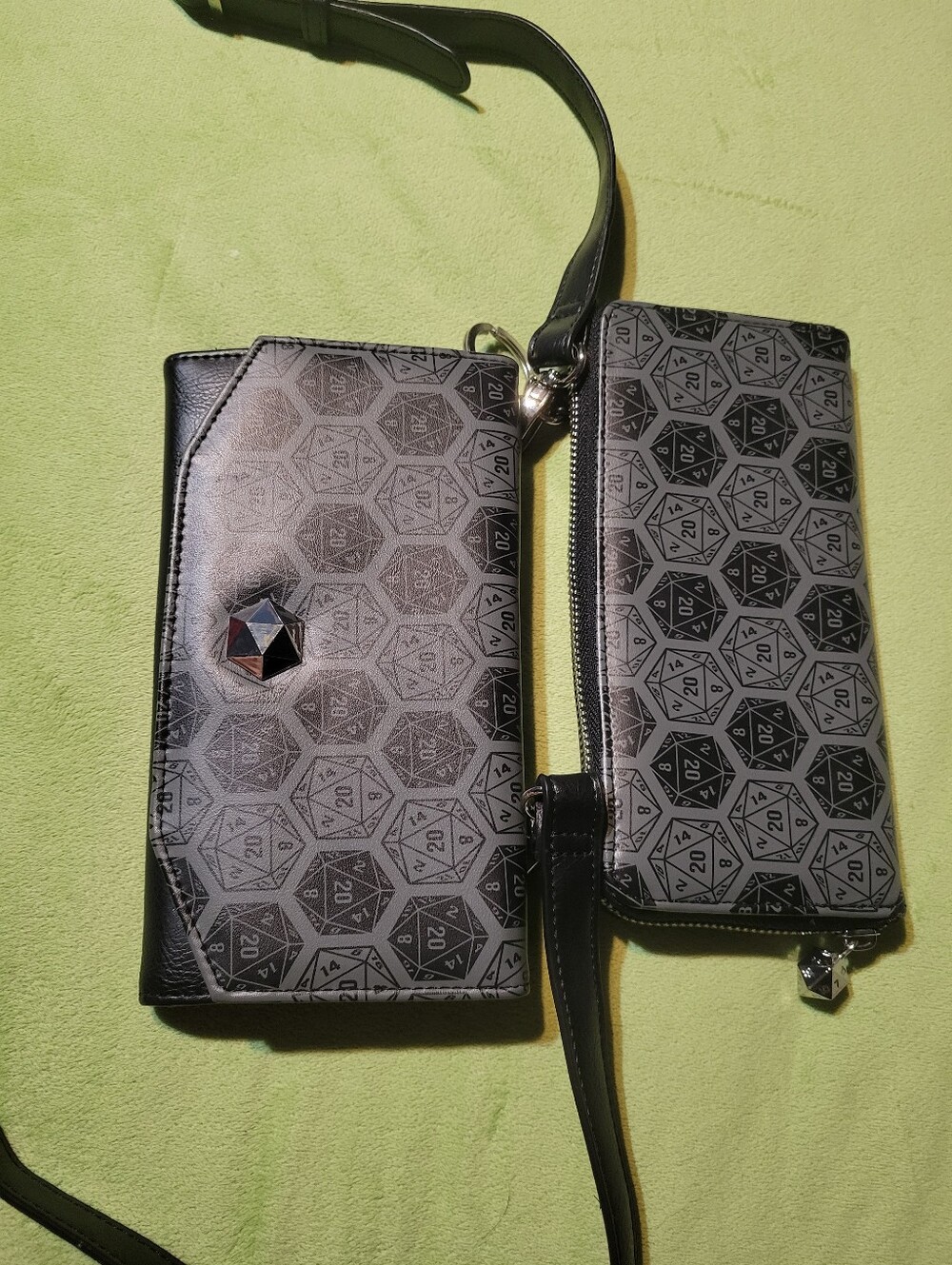 ThinkGeek D20 Wallet Handbag Shoulder Strap Adjustable Style - Picture 3 of 10